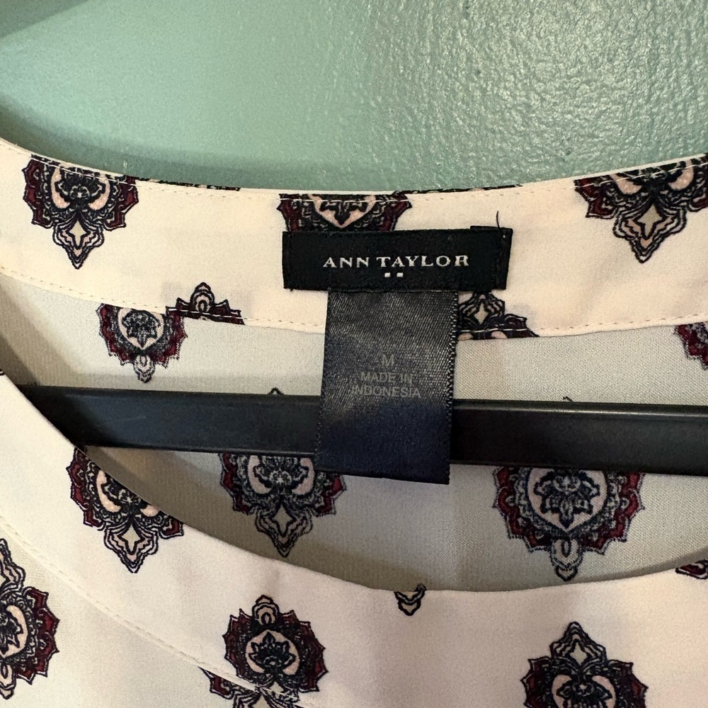 Ann Taylor Black and Cream Patterned Blouse - Picture 4 of 6
